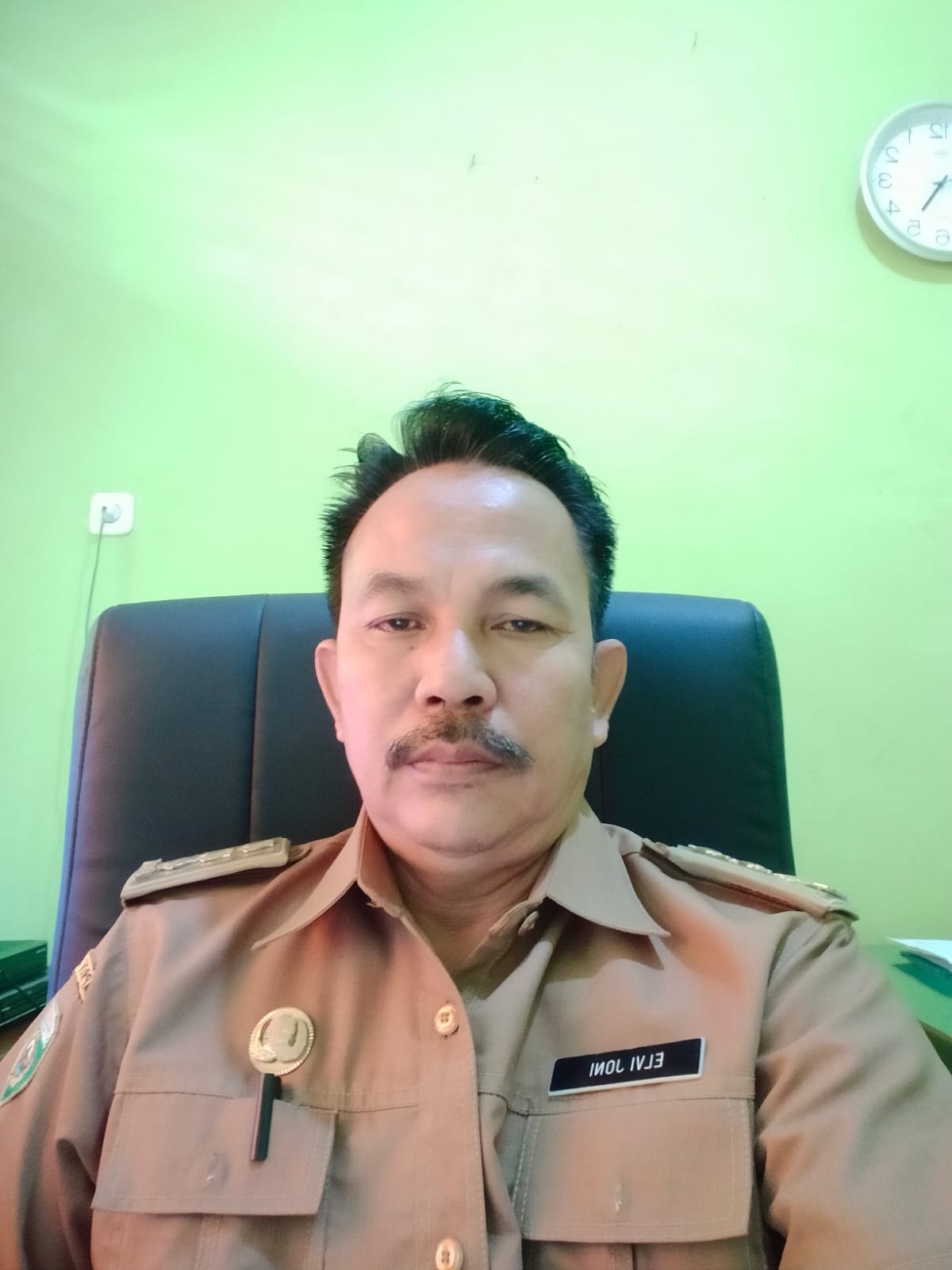 <center>Kepala Sekolah<br>Drs. Elvi Joni, M.Si</center>